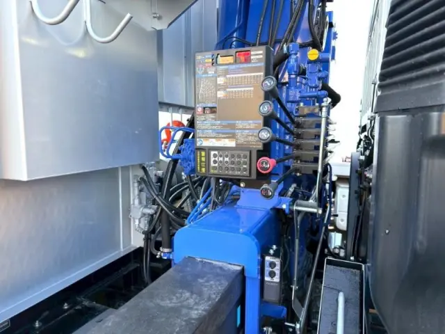 日野 プロフィア 2DG-FW1AHC(8x4)の写真14