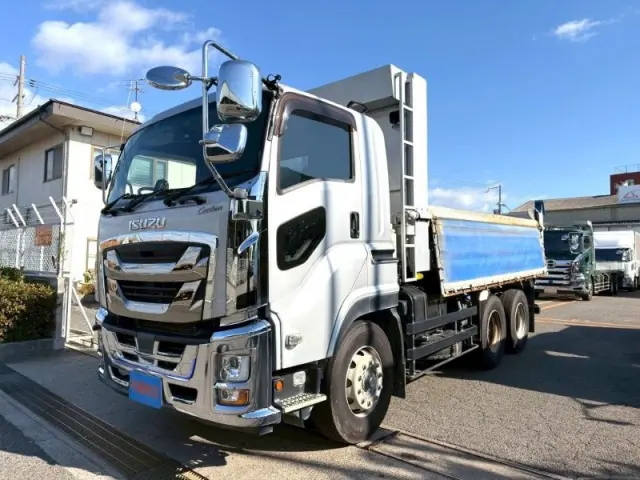 いすゞ ギガ 2PG-CXZ77CT(6x4)の写真1