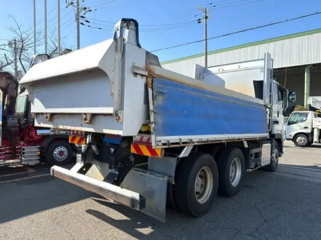 いすゞ ギガ 2PG-CXZ77CT(6x4)の写真3