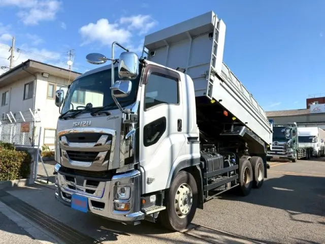 いすゞ ギガ 2PG-CXZ77CT(6x4)の写真5