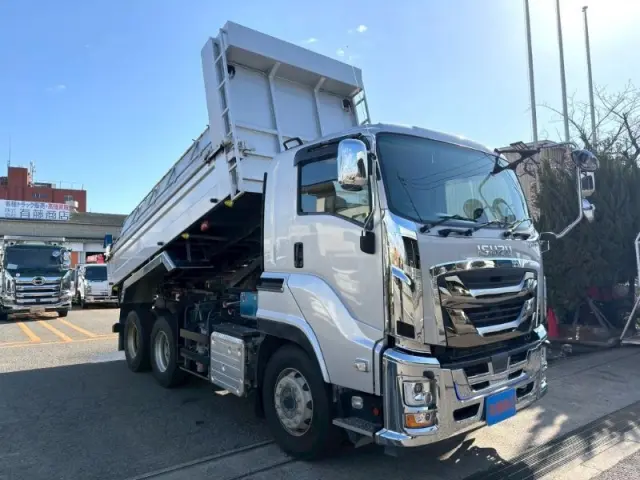 いすゞ ギガ 2PG-CXZ77CT(6x4)の写真6