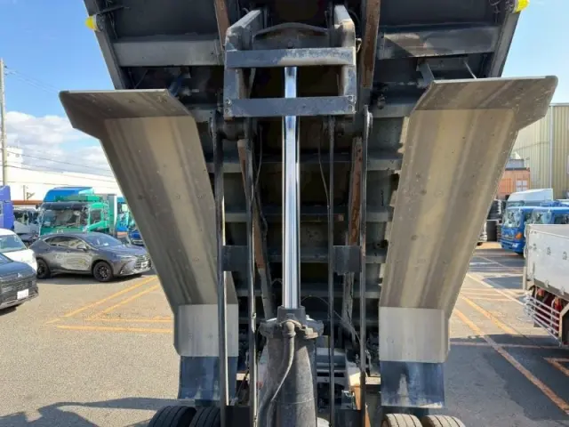 いすゞ ギガ 2PG-CXZ77CT(6x4)の写真14