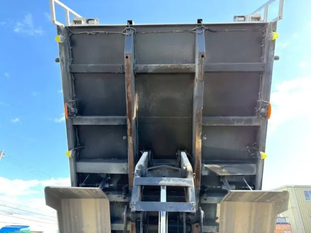 いすゞ ギガ 2PG-CXZ77CT(6x4)の写真15