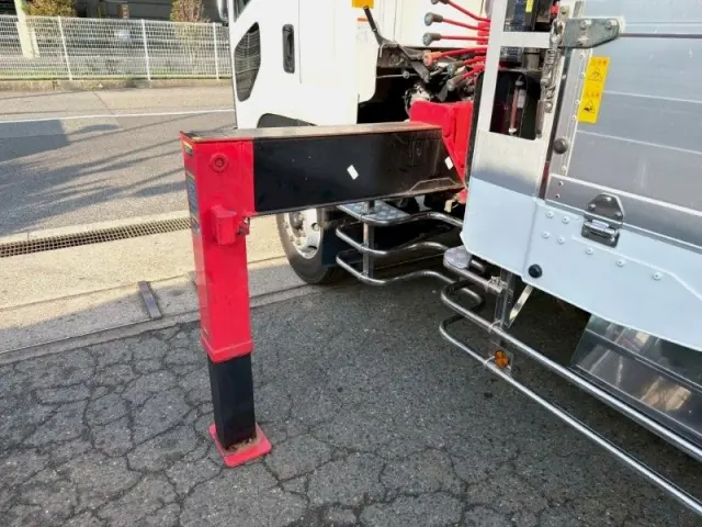 いすゞ フォワード LPG-FTR90T2の写真9