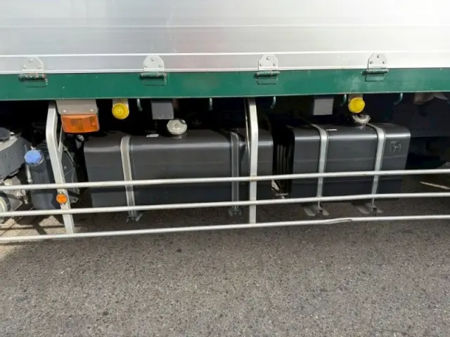 日野 プロフィア 2DG-FR1AJA(6x2)の写真11