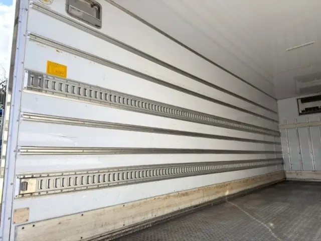 いすゞ フォワード 2PG-FRR90T2の写真9