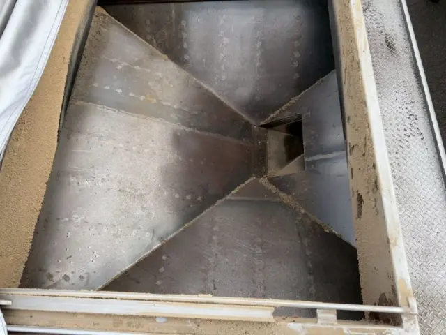 日野 プロフィア 2DG-FR1AJG(6x2)の写真8