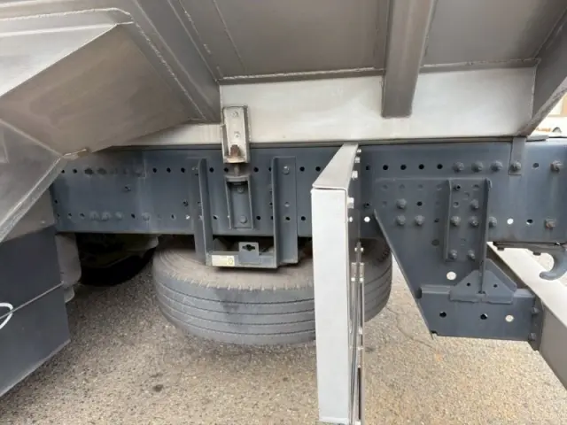 日野 プロフィア 2DG-FR1AJG(6x2)の写真19