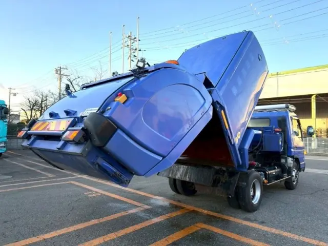 三菱 キャンター 2PG-FEB90(2WD)の写真7