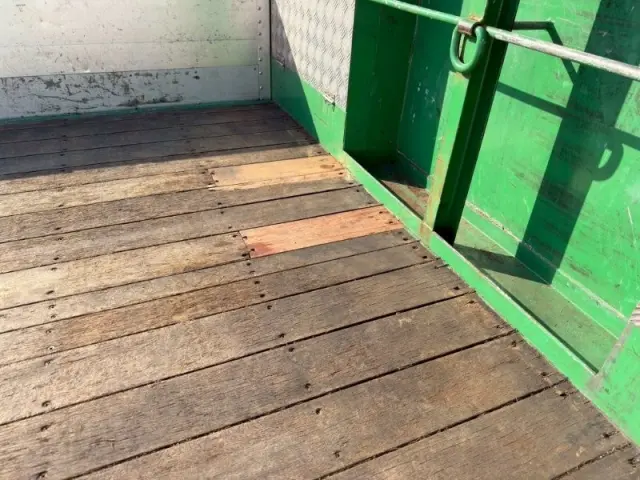 日野 プロフィア QPG-FR1EXEA(6x2)の写真16