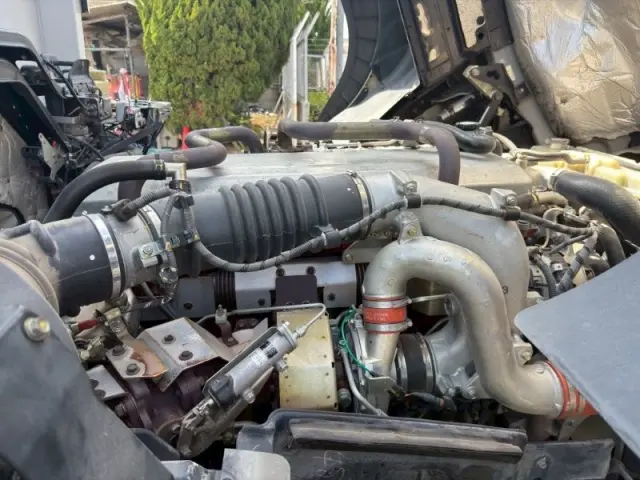 日野 プロフィア QPG-FR1EXEG(6x2)の写真26