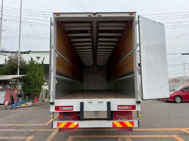 UD クオン 2PG-CD5CA(6x2)の写真9