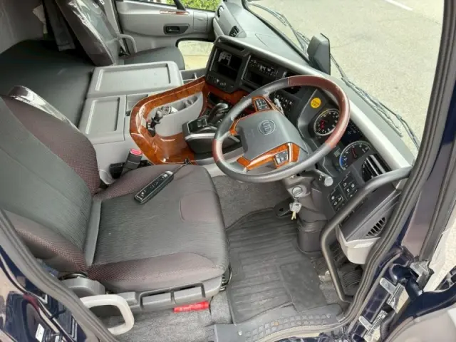 UD クオン 2PG-CD5CA(6x2)の写真27