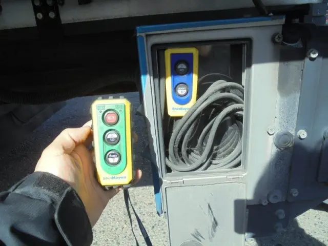 いすゞ フォワード 2PG-FRR90T2の写真11