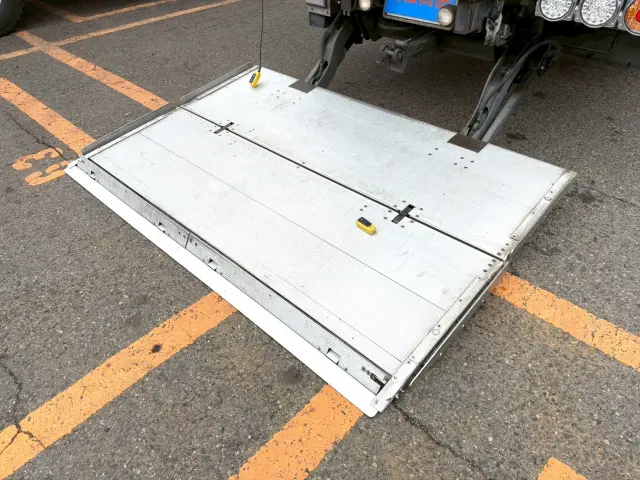 いすゞ フォワード LKG-FTR90T2の写真6