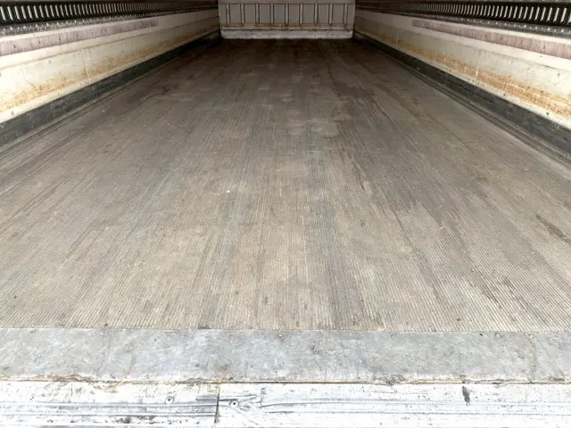 いすゞ フォワード LKG-FTR90T2の写真8