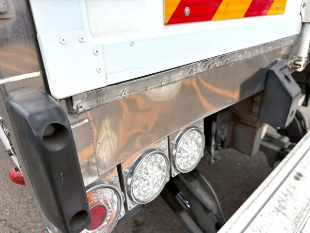 いすゞ フォワード LKG-FTR90T2の写真21