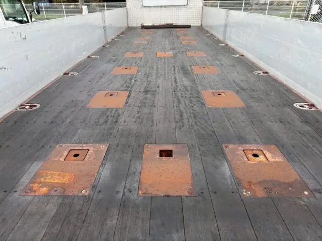 日野 プロフィア QPG-FR1ASEA(6x2)の写真5