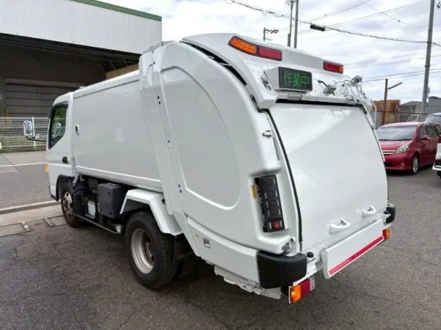 三菱 キャンター 2PG-FEAV0の写真4