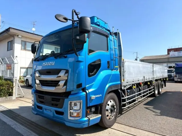 いすゞ ギガ 2PG-CYL77C(6x2)の写真1