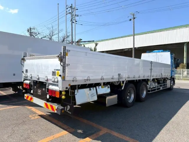 いすゞ ギガ 2PG-CYL77C(6x2)の写真3