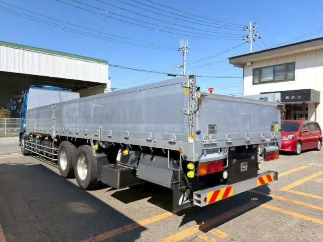 いすゞ ギガ 2PG-CYL77C(6x2)の写真4