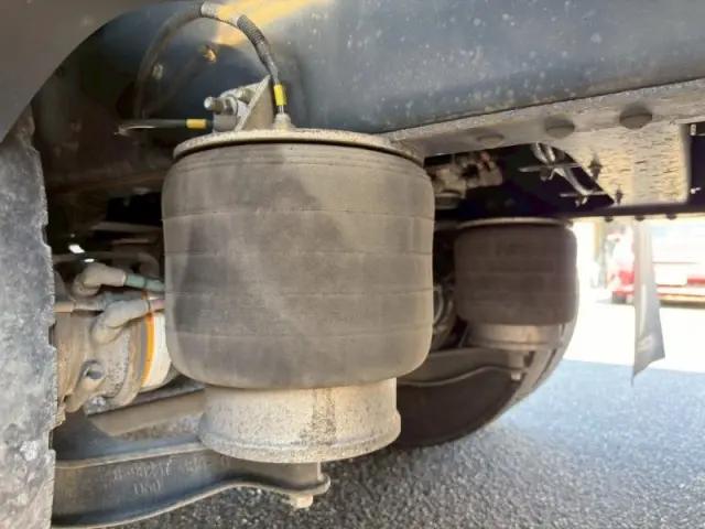 いすゞ ギガ 2PG-CYL77C(6x2)の写真6