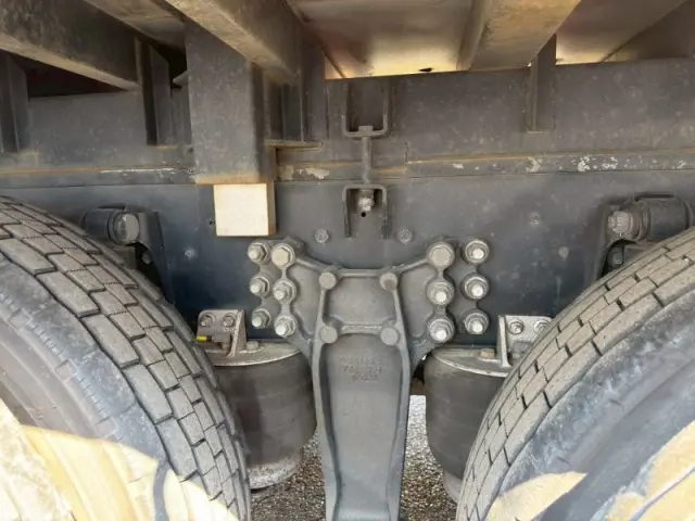 いすゞ ギガ 2PG-CYL77C(6x2)の写真7