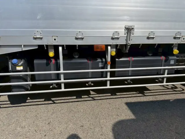 いすゞ ギガ 2PG-CYL77C(6x2)の写真14