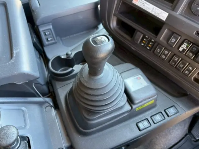 いすゞ ギガ 2PG-CYL77C(6x2)の写真23