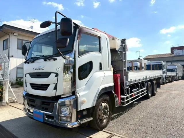 いすゞ ギガ QKG-CYZ77BM(6x4)の写真1