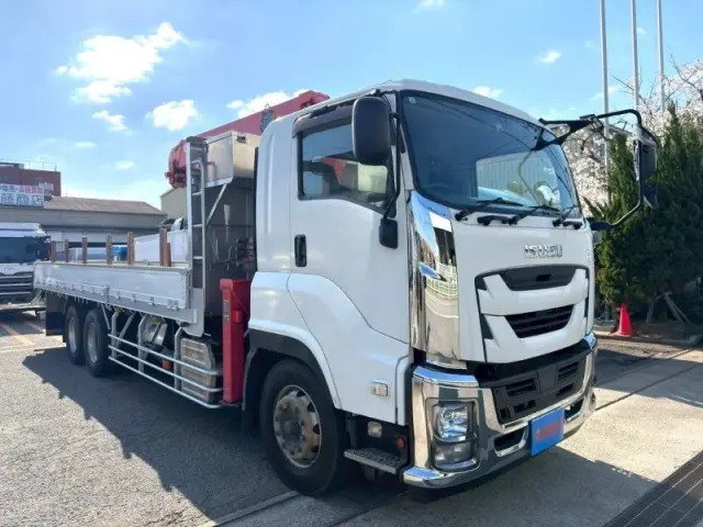 いすゞ ギガ QKG-CYZ77BM(6x4)の写真2