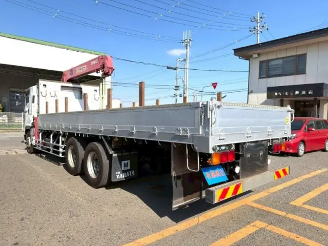 いすゞ ギガ QKG-CYZ77BM(6x4)の写真4