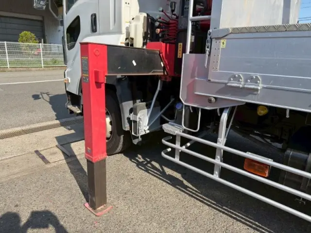 いすゞ ギガ QKG-CYZ77BM(6x4)の写真11