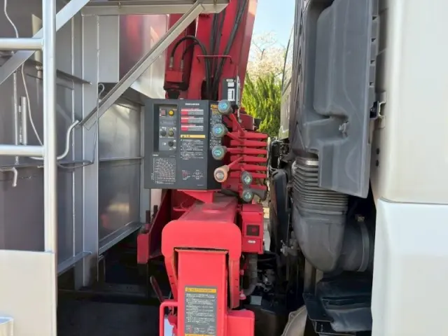 いすゞ ギガ QKG-CYZ77BM(6x4)の写真12