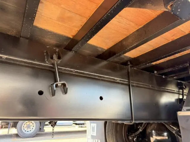 いすゞ ギガ QKG-CYZ77BM(6x4)の写真13