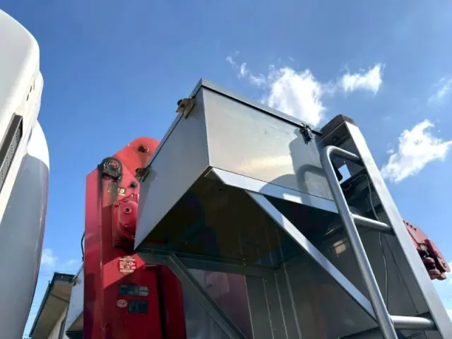 いすゞ ギガ QKG-CYZ77BM(6x4)の写真21