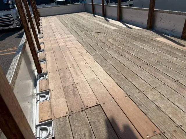 いすゞ ギガ QKG-CYZ77BM(6x4)の写真22