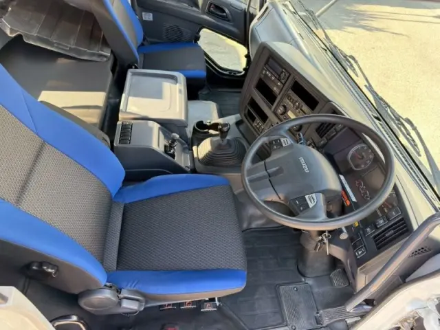 いすゞ ギガ QKG-CYZ77BM(6x4)の写真28