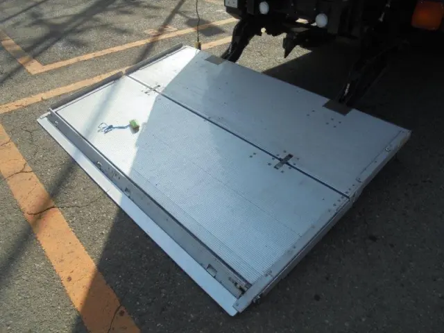 いすゞ フォワード 2PG-FRR90T2(2WD)の写真6