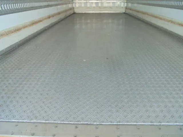 いすゞ フォワード 2PG-FRR90T2(2WD)の写真8