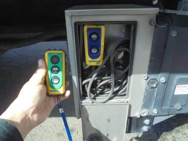 いすゞ フォワード 2PG-FRR90T2(2WD)の写真11