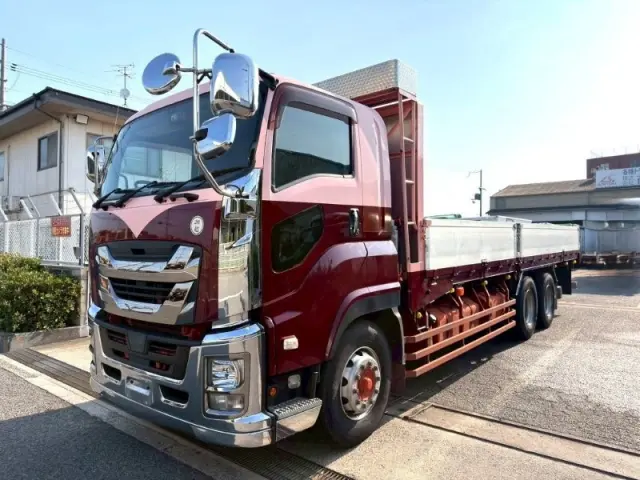 いすゞ ギガ QKG-CYL77BM(6x2)の写真1