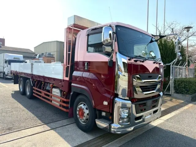 いすゞ ギガ QKG-CYL77BM(6x2)の写真2