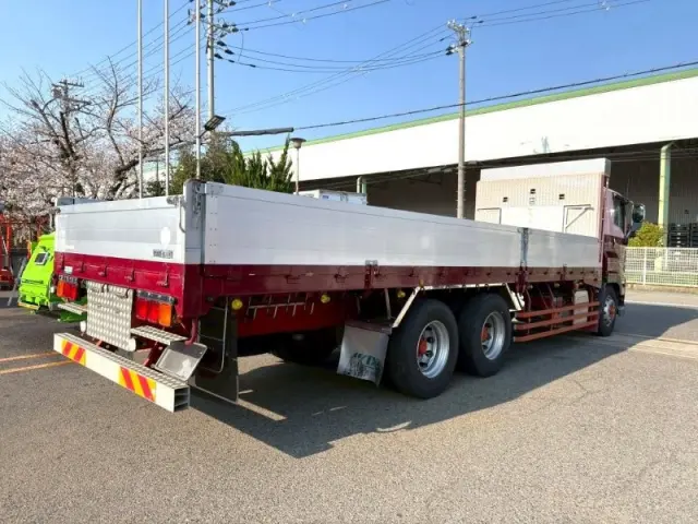 いすゞ ギガ QKG-CYL77BM(6x2)の写真3