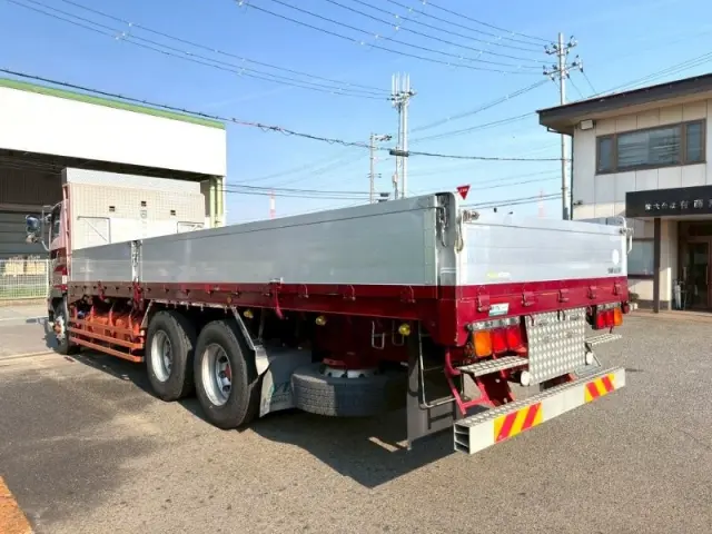 いすゞ ギガ QKG-CYL77BM(6x2)の写真4