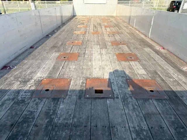 いすゞ ギガ QKG-CYL77BM(6x2)の写真5