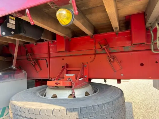 いすゞ ギガ QKG-CYL77BM(6x2)の写真7