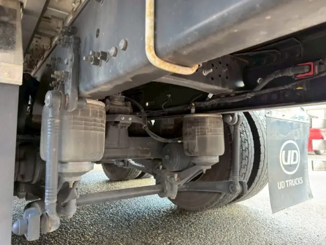 UD クオン 2PG-CD5CA(6x2)の写真15