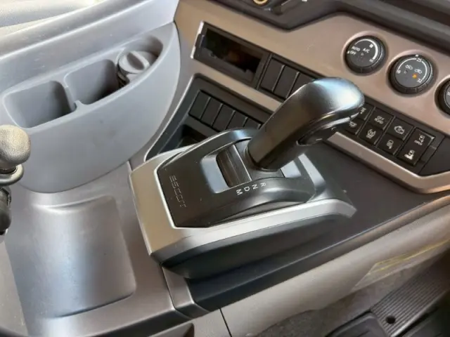 UD クオン 2PG-CD5CA(6x2)の写真31